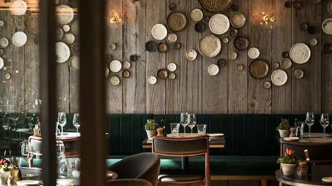 How can I organize my event at the Fiskebar?